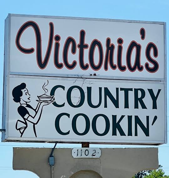 Victoria's Country Kitchen sign